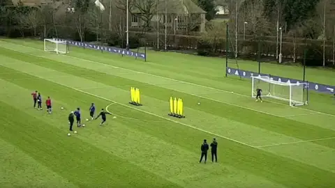 El golazo de falta de Thibaut Courtois en el entrenamiento El golazo de falta de Thibaut Courtois en el entrenamiento