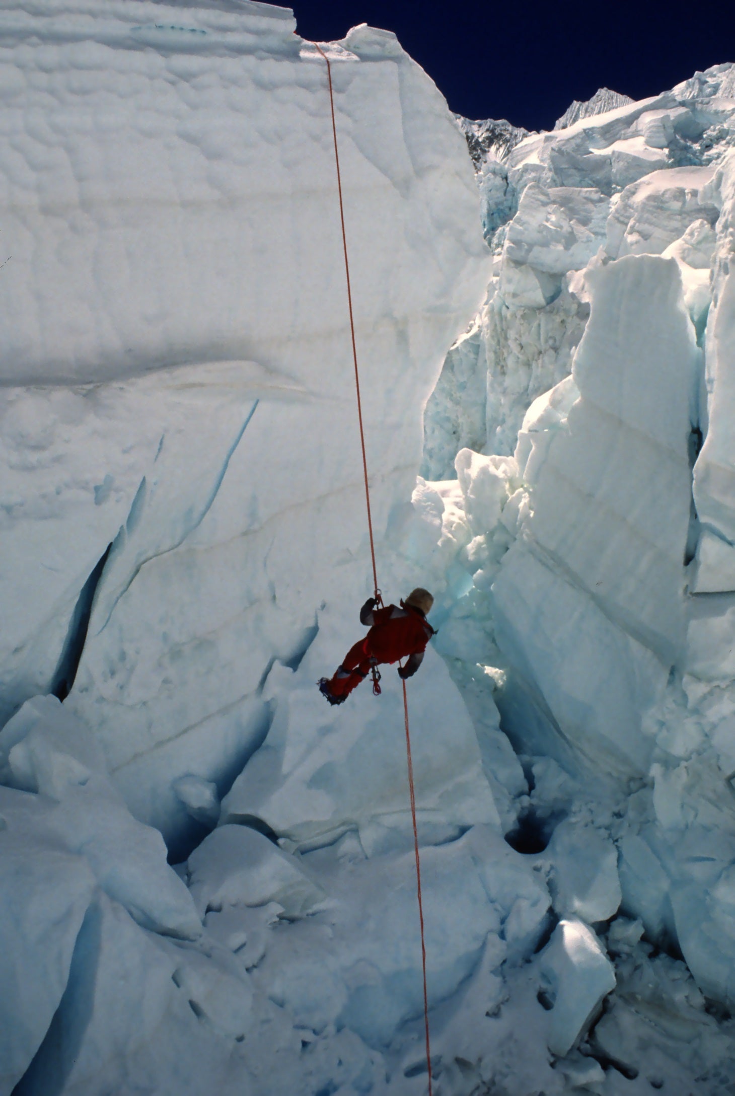 Aventura: La peligrosa cascada de hielo de la ruta de Álex Txikon en el Everest episode artwork