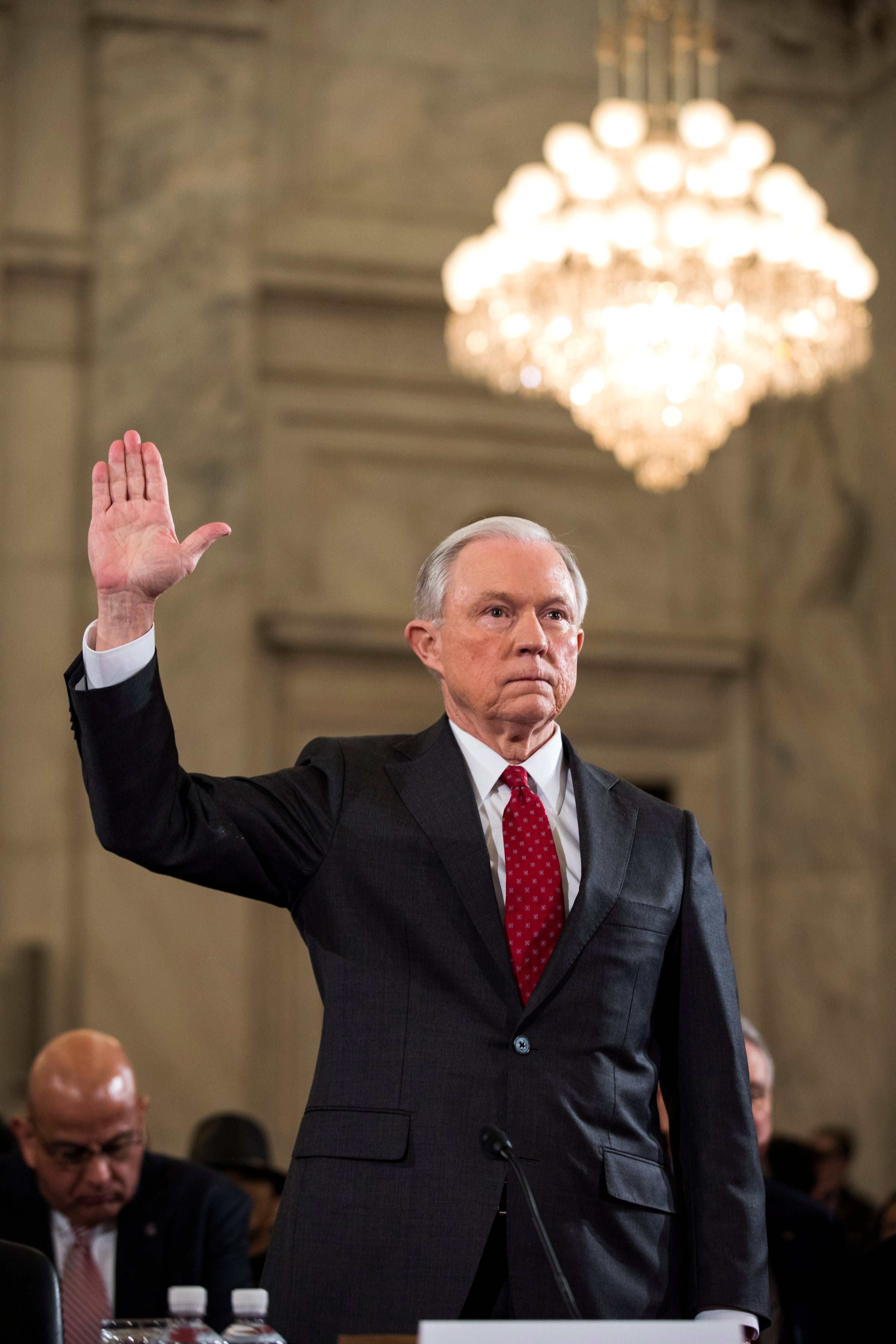 El Senado de EEUU confirma a Jeff Sessions como fiscal general El Senado de EEUU confirma a Jeff Sessions como fiscal general