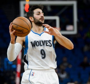 Ricky Rubio asiste en un partido con los Timberwolves Ricky Rubio asiste en un partido con los Timberwolves