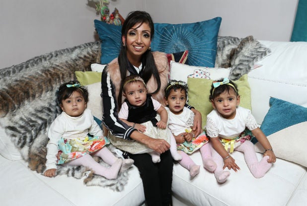 Tras 17 abortos involuntarios es madre de cuatro hijas en un período de nueve meses Tras 17 abortos involuntarios es madre de cuatro hijas en un período de nueve meses