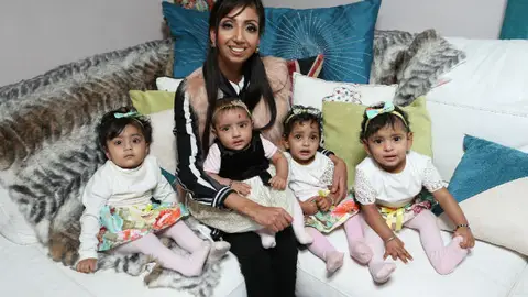 Lytina Kaur y sus cautro hijas Lytina Kaur y sus cautro hijas