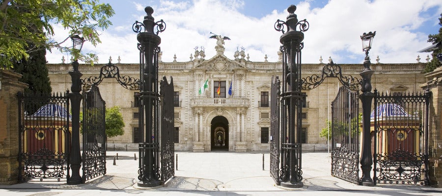 Fachada de la Universidad de Sevilla Fachada de la Universidad de Sevilla