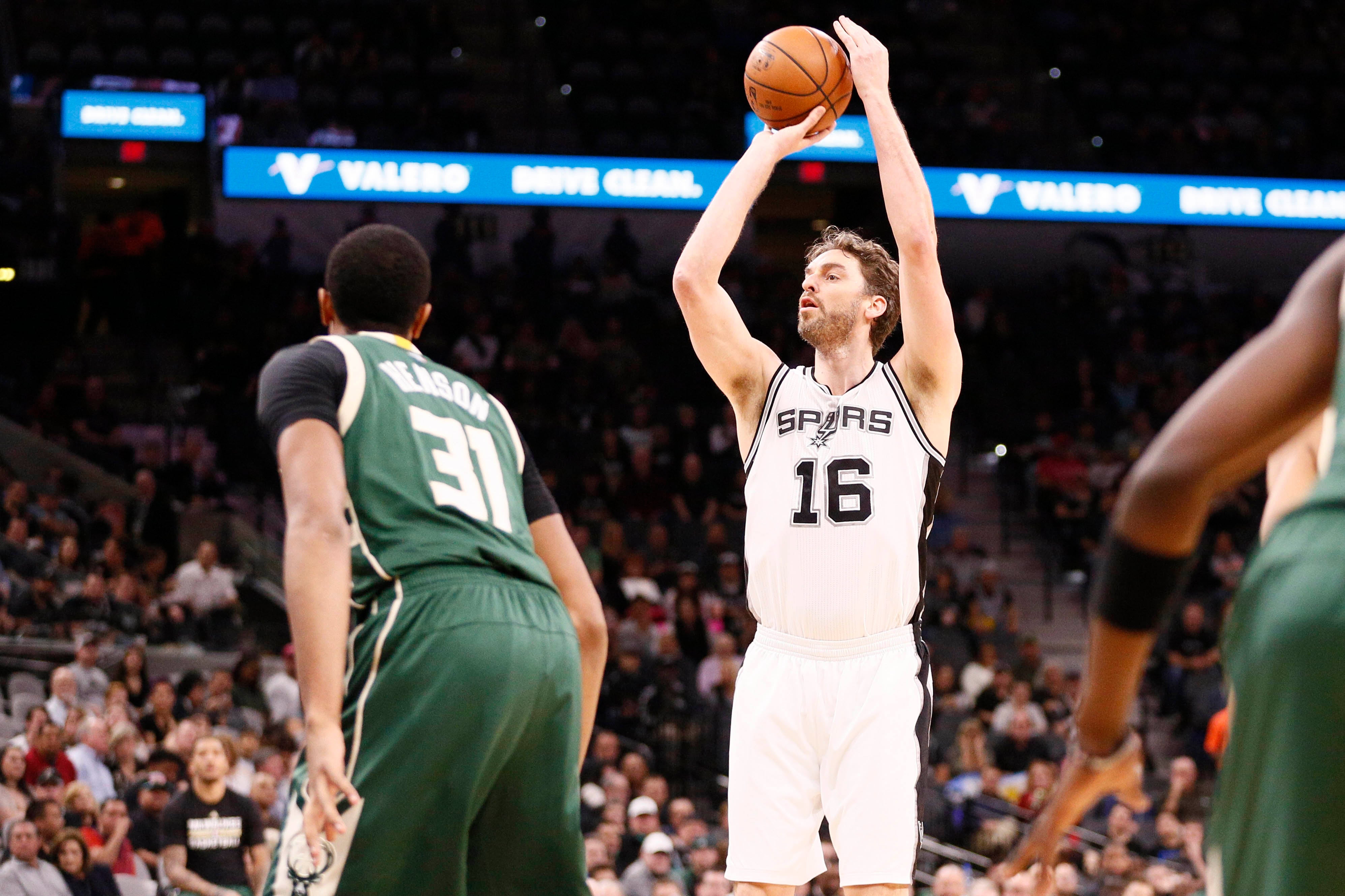 Noche aciaga para los españoles en la NBA: pierden Pau Gasol y Calderón; Mirotic no jugó Noche aciaga para los españoles en la NBA: pierden Pau Gasol y Calderón; Mirotic no jugó