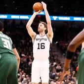Pau Gasol tira a canasta en un partido con los Spurs Pau Gasol tira a canasta en un partido con los Spurs