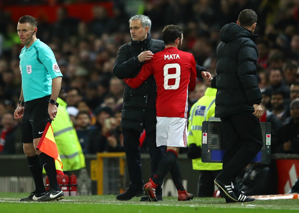 Mourinho critica la efusividad en la celebración de un gol de Mata: "¿Qué hay que celebrar cuando queda media hora por jugar?" Mourinho critica la efusividad en la celebración de un gol de Mata: "¿Qué hay que celebrar cuando queda media hora por jugar?"