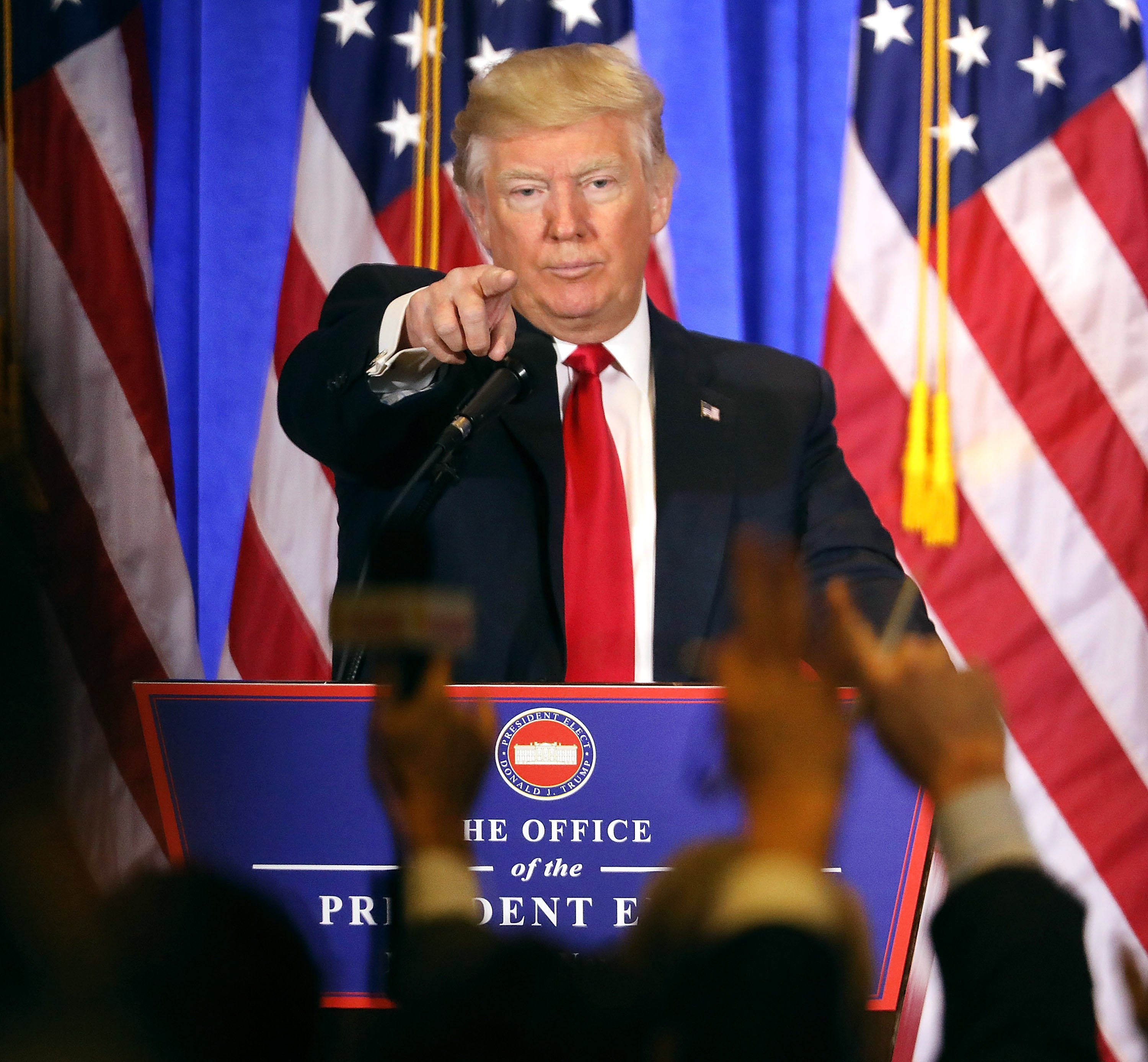 Tertulia: La actitud provocadora de Trump en su primera Conferencia de prensa Tertulia: La actitud provocadora de Trump en su primera Conferencia de prensa