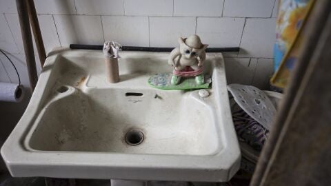 Cuarto de ba&ntilde;o sucio