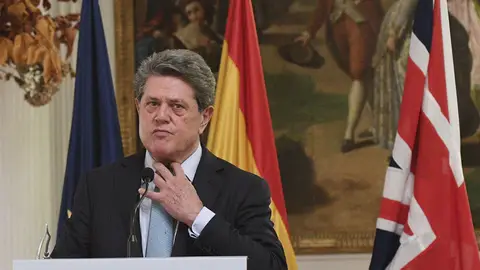 Federico Trillo ante los medios Federico Trillo ante los medios