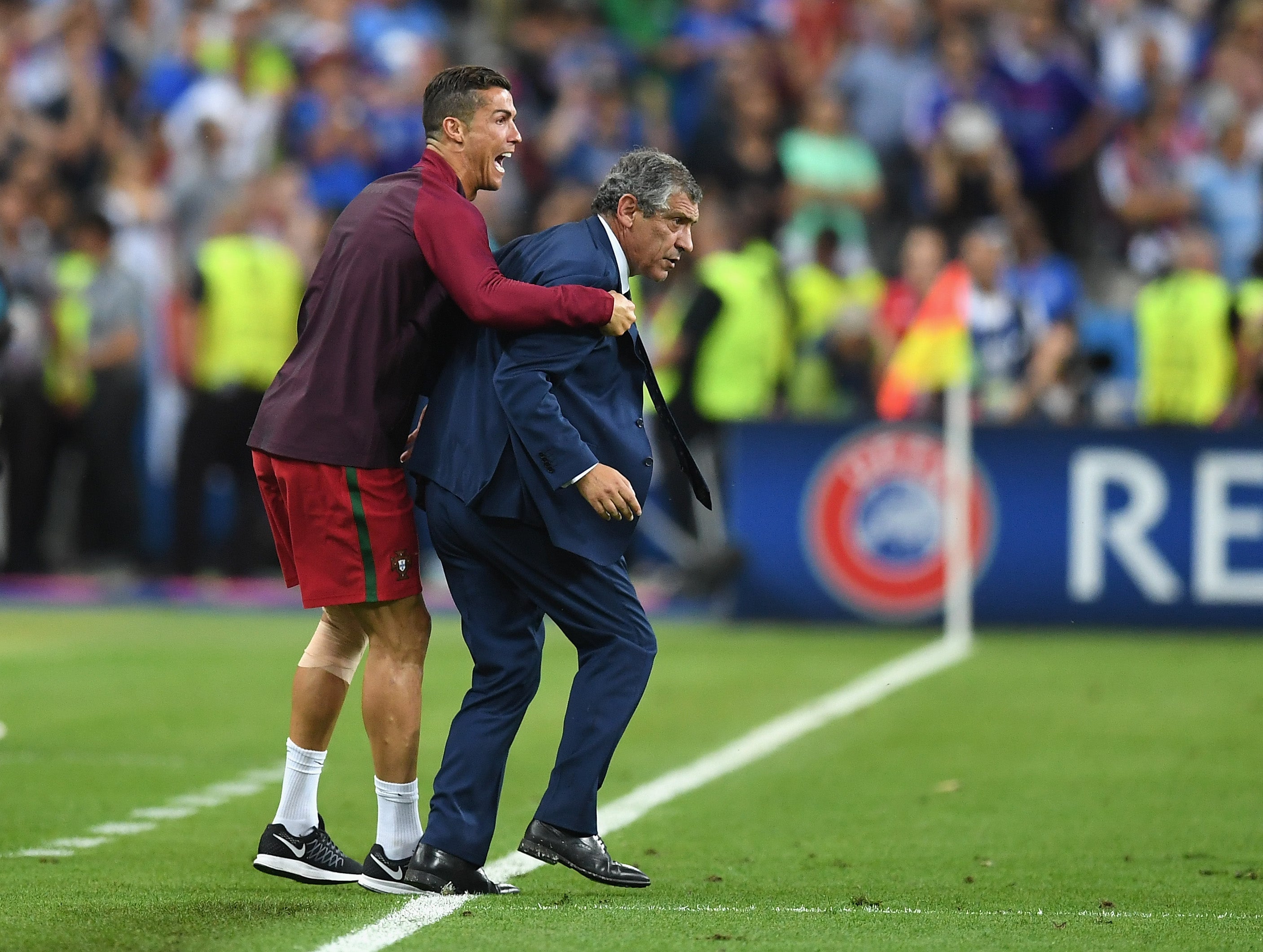Fernando Santos, entrenador de Portugal: "Cristiano Ronaldo fue un ejemplo de altruismo en la Eurocopa" Fernando Santos, entrenador de Portugal: "Cristiano Ronaldo fue un ejemplo de altruismo en la Eurocopa"