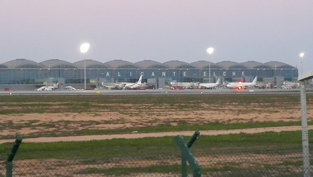 El Aeropuerto Alicante-Elche supera los 12 millones de pasajeros. 
