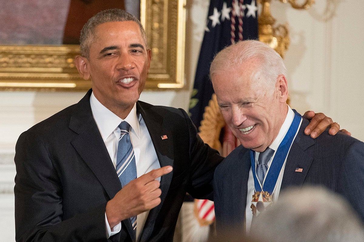 Barack Obama concede por sorpresa la Medalla de la Libertad a Joe Biden Barack Obama concede por sorpresa la Medalla de la Libertad a Joe Biden
