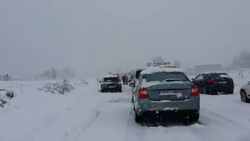 Cruz Roja atiende a unas 500 personas atrapadas en varias carreteras de la Comunidad Valenciana Cruz Roja atiende a unas 500 personas atrapadas en varias carreteras de la Comunidad Valenciana