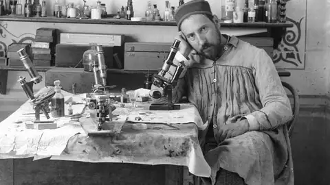 Ramón y Cajal y sus dibujos para explicar la estructura de las neuronas Ramón y Cajal y sus dibujos para explicar la estructura de las neuronas