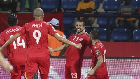 Los jugadores de T&uacute;nez celebran su gol a Argelia.