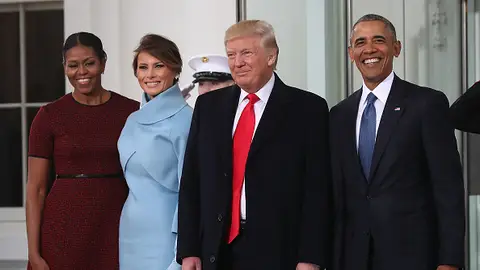 Donald Trump, acompañado por su mujer, Melania Trump, se reúne con Barack y Michelle Obama en la Casa Blanca Donald Trump, acompañado por su mujer, Melania Trump, se reúne con Barack y Michelle Obama en la Casa Blanca