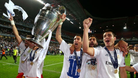 Los jugadores del Real Madrid celebran la consecuci&oacute;n de la d&eacute;cima Champions League