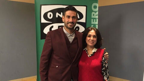 Melendi con Isabel Gemio