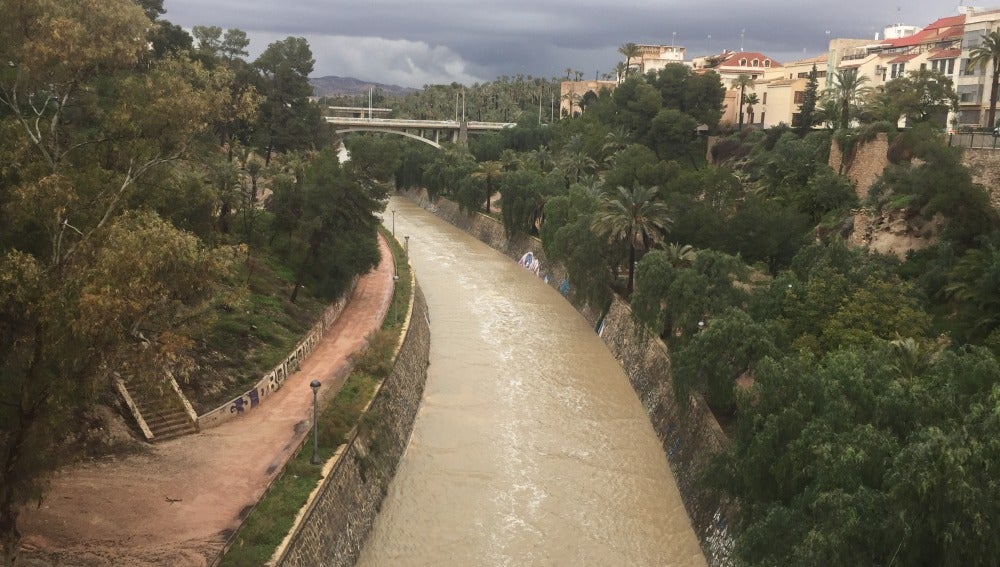 Cauce del río Vinalopó a su paso por Elche después del episodio de lluvias. 