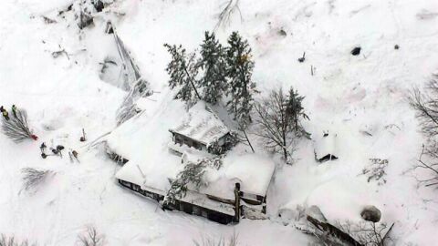 Vista del estado en el que ha quedado el hotel Rigopiano, alcanzado por una avalancha de nieve
