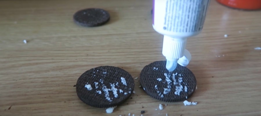 Las galletas oreo con pasta de dientes Las galletas oreo con pasta de dientes