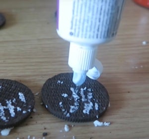 Las galletas oreo con pasta de dientes Las galletas oreo con pasta de dientes