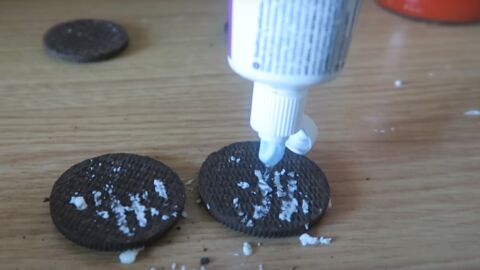 Las galletas oreo con pasta de dientes