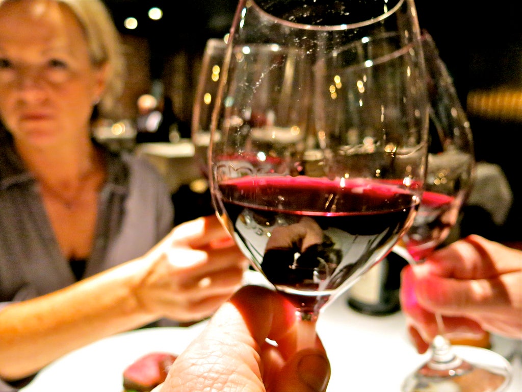 Gastronomía: Vinos solidarios en el Hotel Villa Real Gastronomía: Vinos solidarios en el Hotel Villa Real