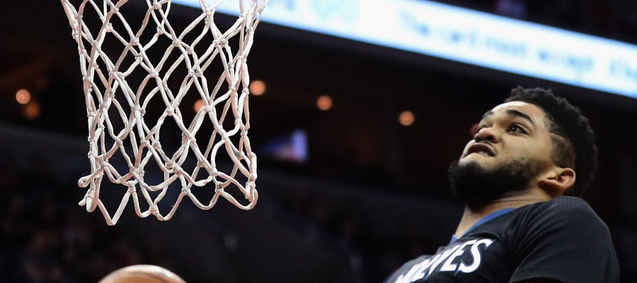 Karl Anthony Towns, dispuesto a hacer un mate Karl Anthony Towns, dispuesto a hacer un mate