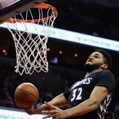 Karl Anthony Towns, dispuesto a hacer un mate Karl Anthony Towns, dispuesto a hacer un mate