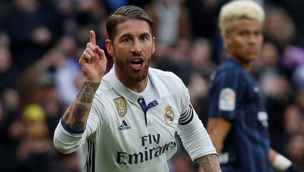 Sergio Ramos celebra uno de sus goles durante el Real Madrid - Málaga