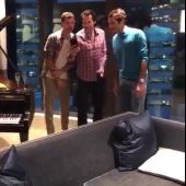 Roger Federer con Haas y Dimitrov cantando