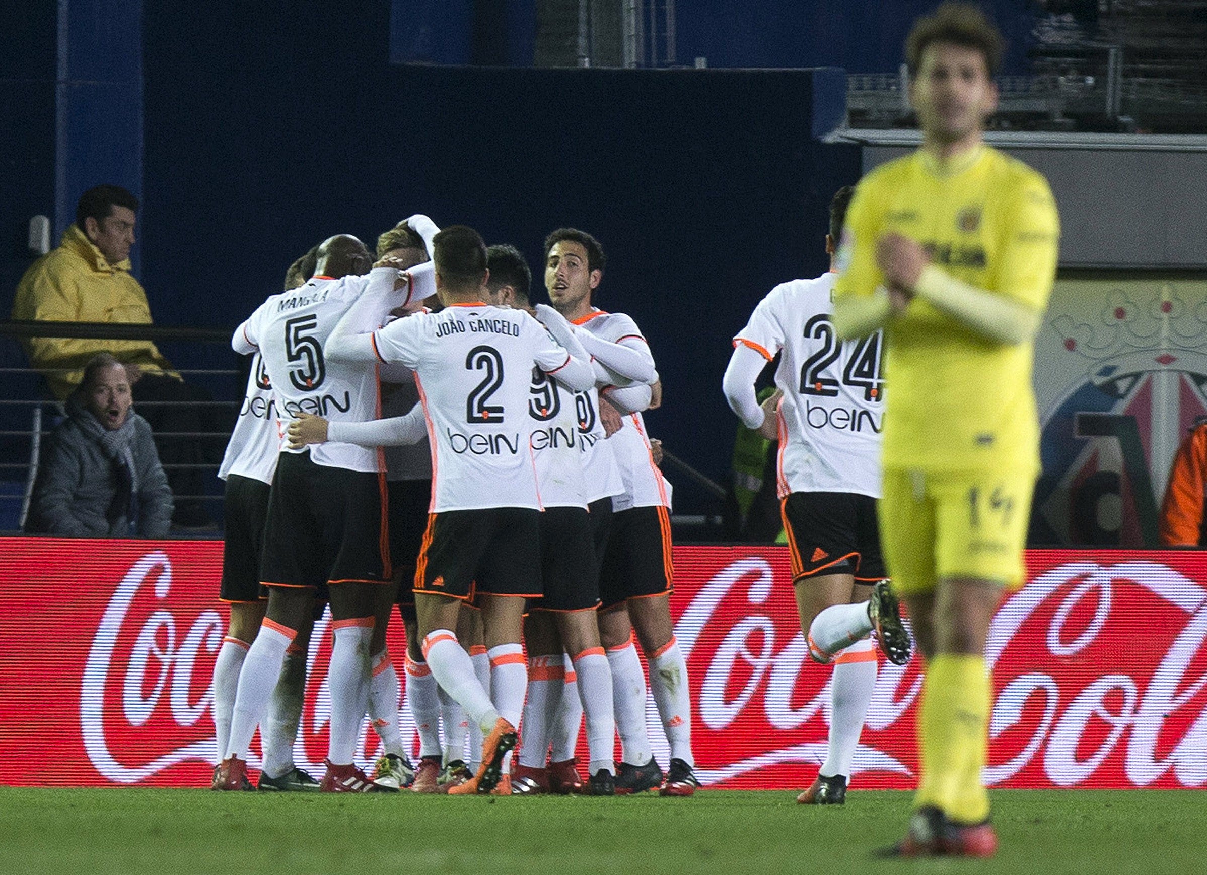 El Valencia sale del túnel tras vencer al Villarreal en La Cerámica El Valencia sale del túnel tras vencer al Villarreal en La Cerámica