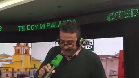 Javier Quero versiona la canción 'Mediterráneo' para hablar de las primarias del PSOE Javier Quero versiona la canción 'Mediterráneo' para hablar de las primarias del PSOE