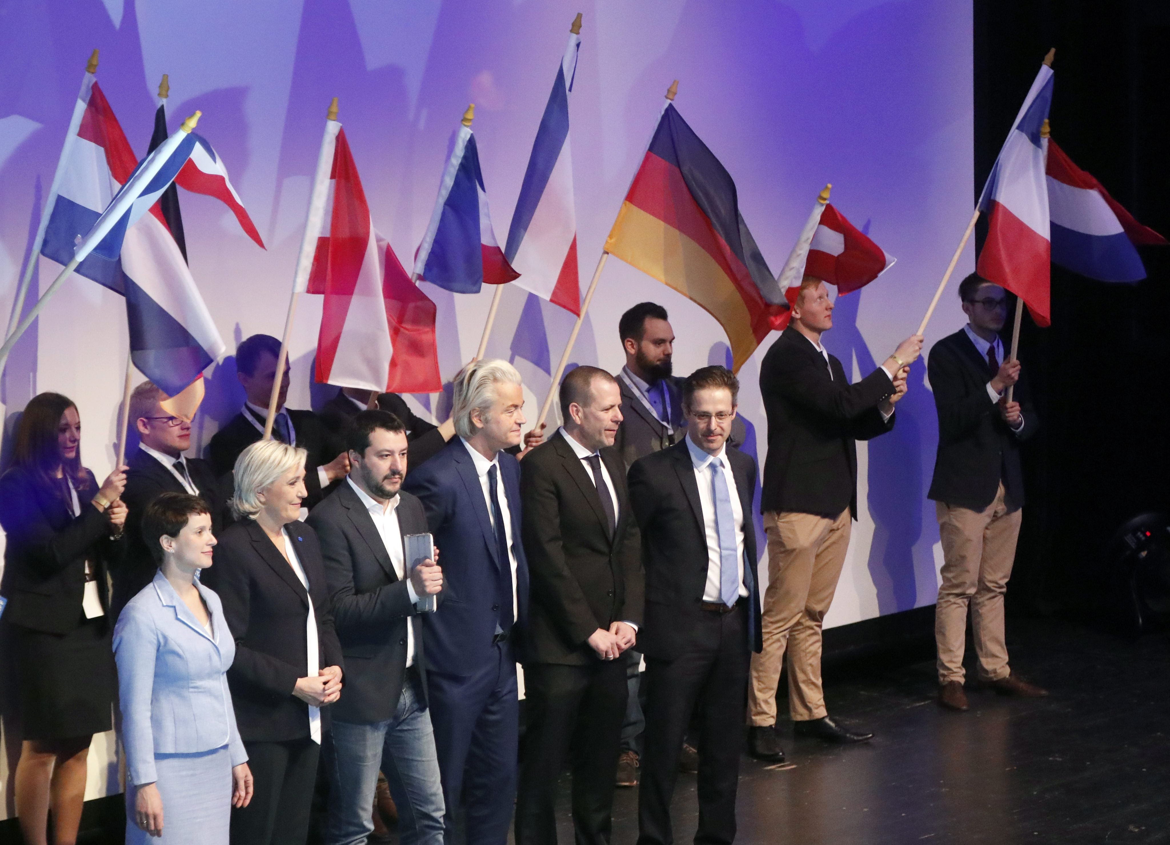 Rubén Amón indulta a Eric Zemmour: "Adelanta a Le Pen llevando más lejo el supremacismo, el machismo y su cruzada contra el Islam" Rubén Amón indulta a Eric Zemmour: "Adelanta a Le Pen llevando más lejo el supremacismo, el machismo y su cruzada contra el Islam"