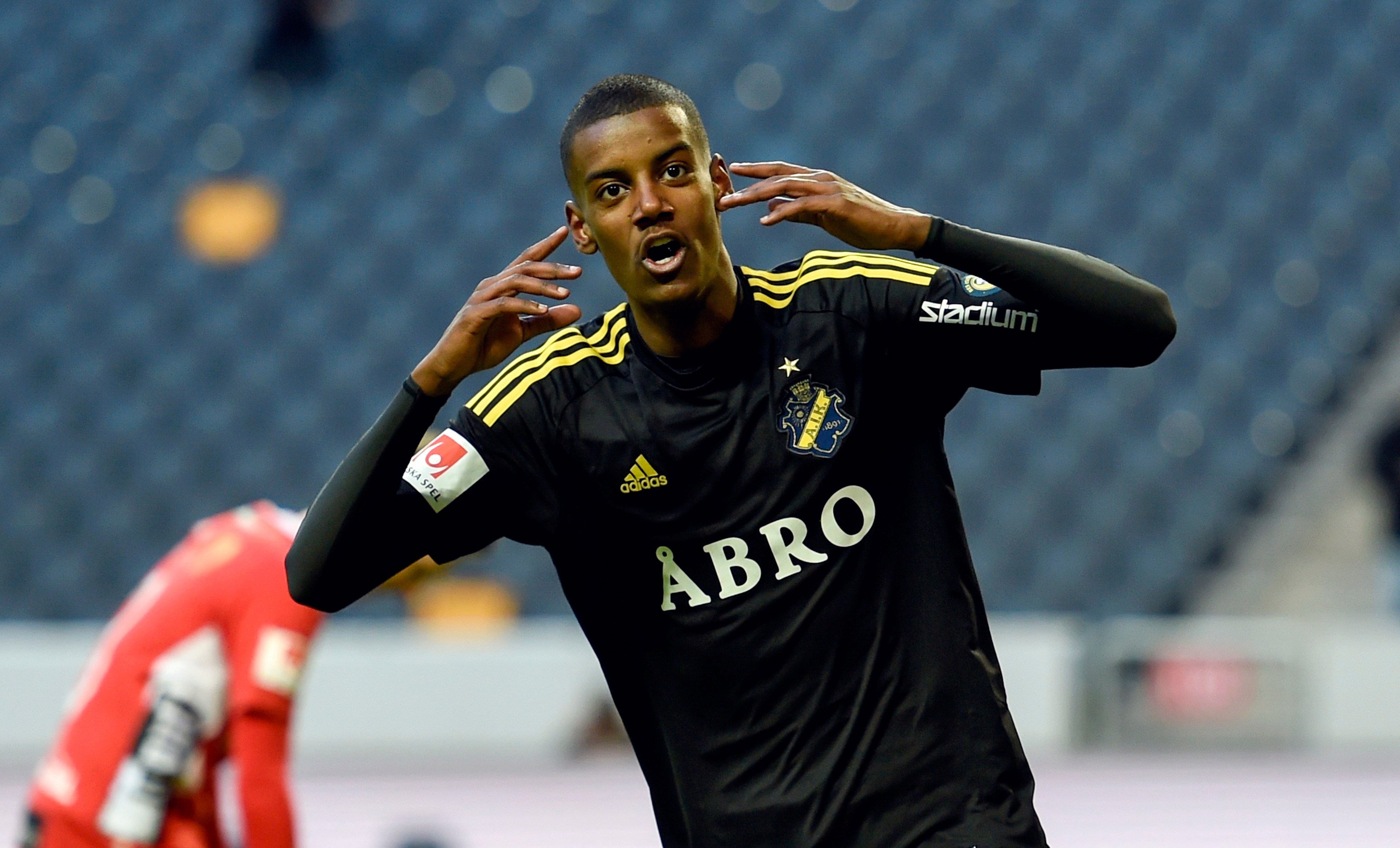 Isak, el 'Ibrahimovic negro', planta al Real Madrid: se marcha al Borussia Dortmund Isak, el 'Ibrahimovic negro', planta al Real Madrid: se marcha al Borussia Dortmund