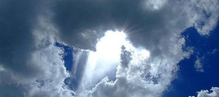Cielo iluminado por el sol Cielo iluminado por el sol