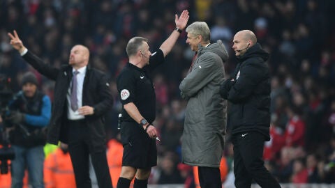 Wenger protesta al colegiado