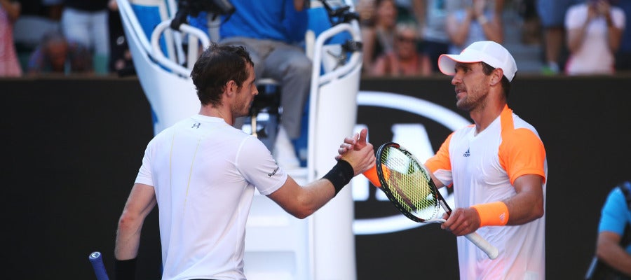 Murray y Zverev se saludan después del partido Murray y Zverev se saludan después del partido