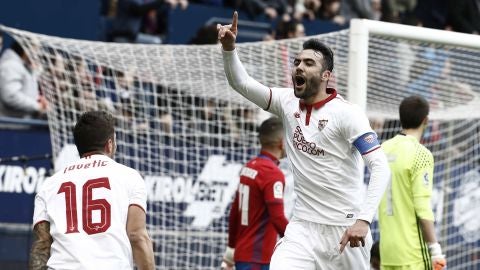 Vicente Iborra celebra uno de sus goles contra Osasuna