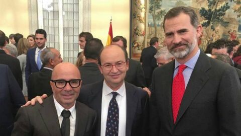 Jos&eacute; Castro, con Sampaoli y el Rey Felipe VI