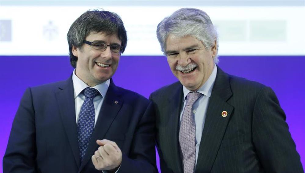 Carles Puigdemont y Alfonso Dastis
