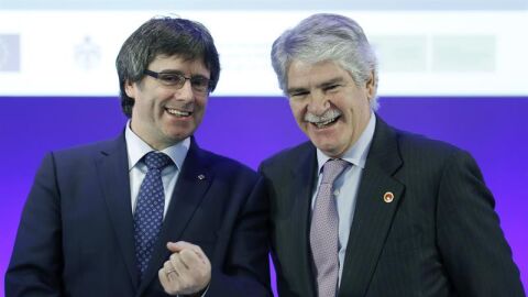 Carles Puigdemont y Alfonso Dastis