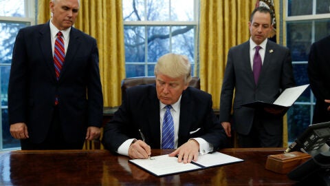 Trump ordena la retirada de Estados Unidos del acuerdo transpac&iacute;fico