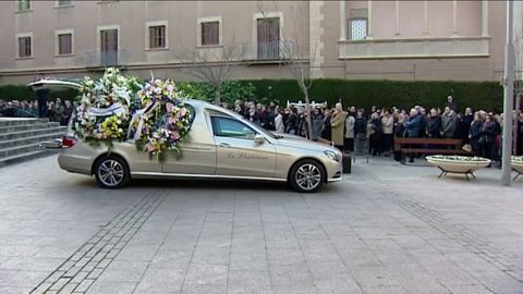 Frame 0.0 de: M&aacute;s de 700 personas asisten al funeral de los dos agentes rurales asesinados en Lleida