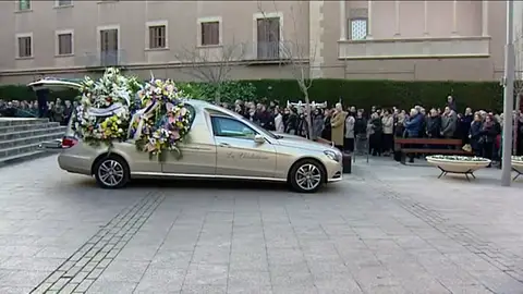 Frame 0.0 de: Más de 700 personas asisten al funeral de los dos agentes rurales asesinados en Lleida Frame 0.0 de: Más de 700 personas asisten al funeral de los dos agentes rurales asesinados en Lleida
