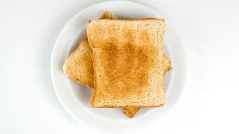 Tostadas doraditas Tostadas doraditas listas para el desayuno