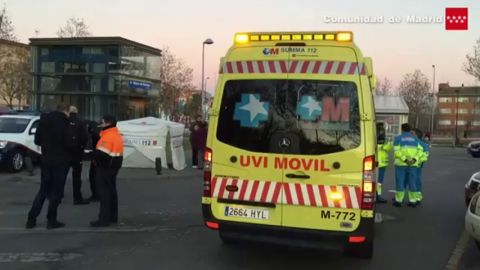 Frame 3.971539 de: Muere de un infarto tras intentar defender a otro hombre que estaba siendo agredido por unos j&oacute;venes en Getafe