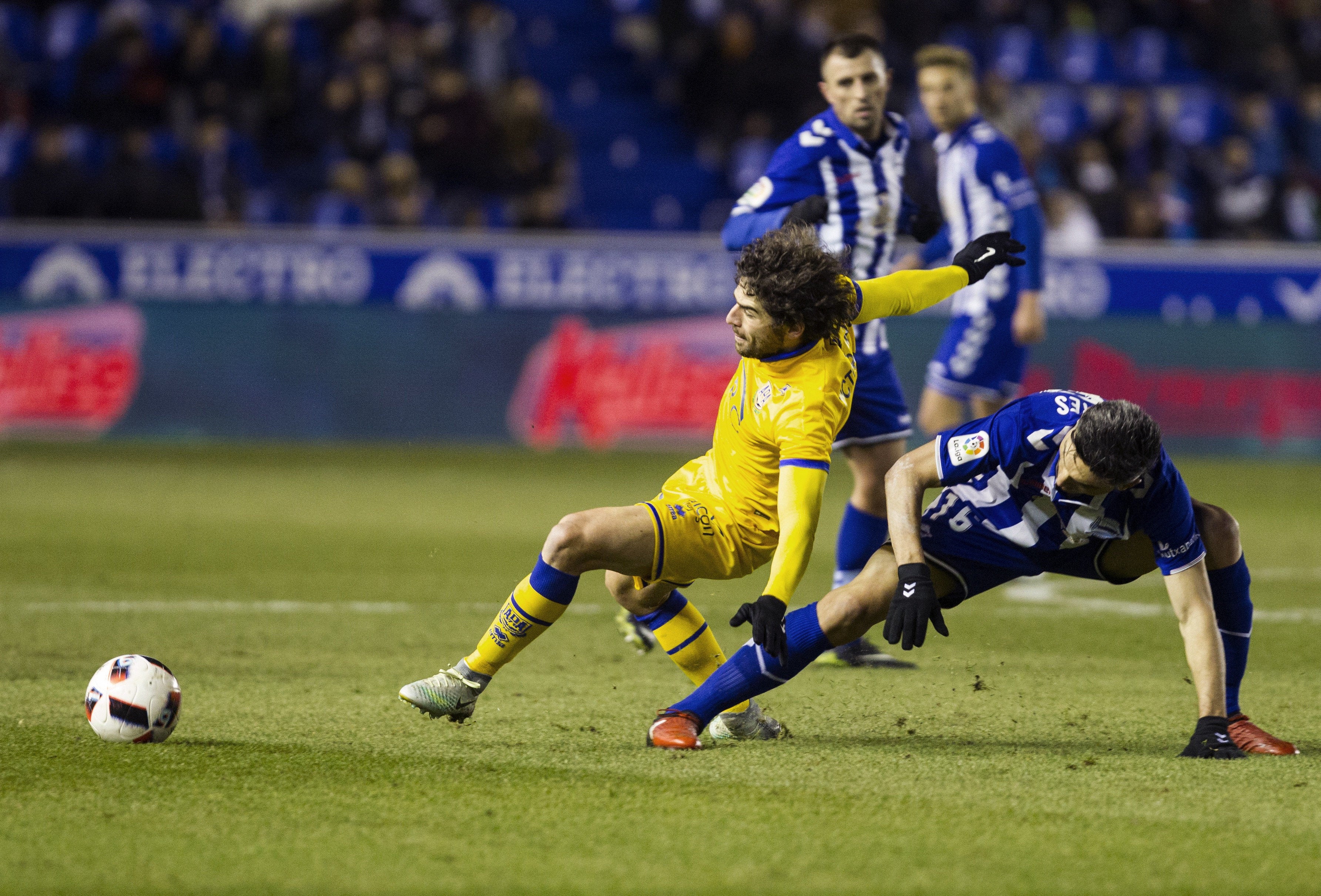 El Alavés empata con el Alcorcón y se convierte en el primer semifinalista de la Copa del Rey El Alavés empata con el Alcorcón y se convierte en el primer semifinalista de la Copa del Rey