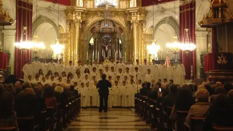 Imagen de archivo de la Escolanía del Misteri d'Elx en un concierto. Misteri d'Elx